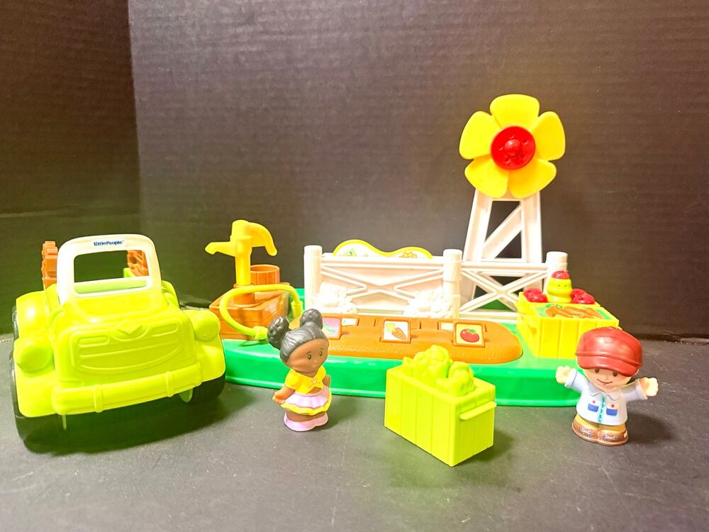 Fisher Price Little People Farm Garden & Stand food boxes truck 2 figures